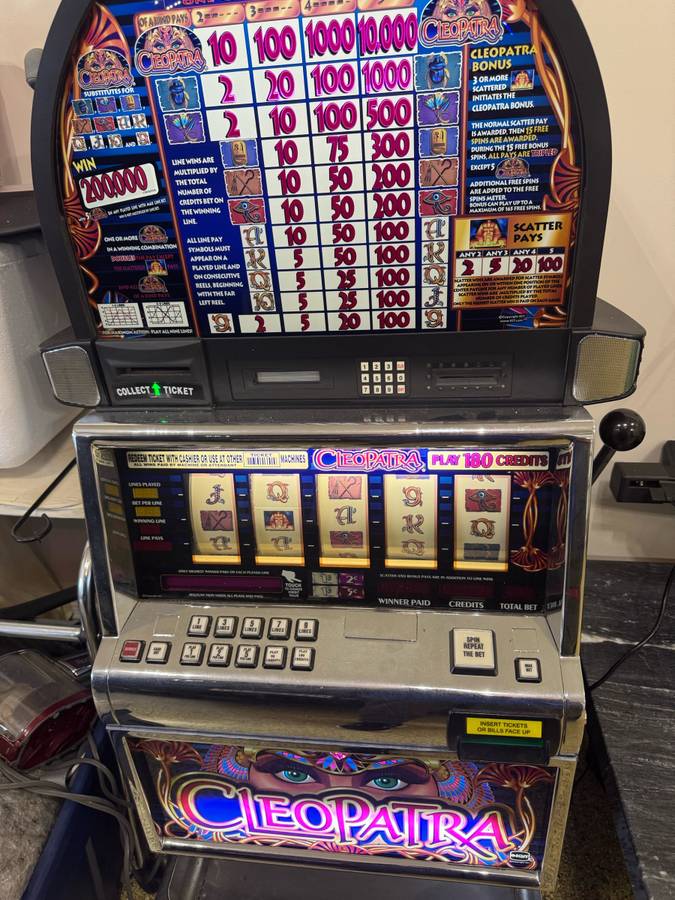Máquina tragamonedas IGT Cleopatra - $625