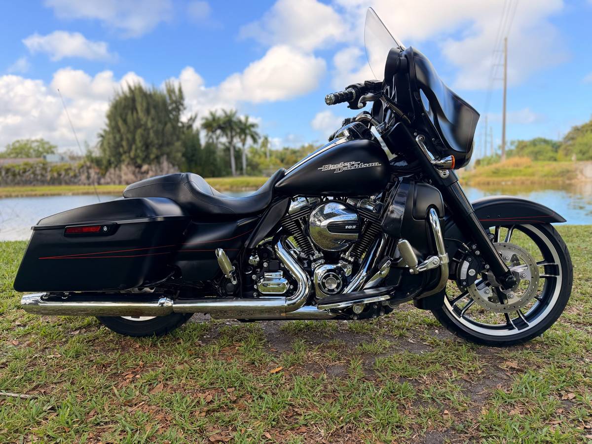 2016 Harley-Davidson Street Glide® Special - $13,499