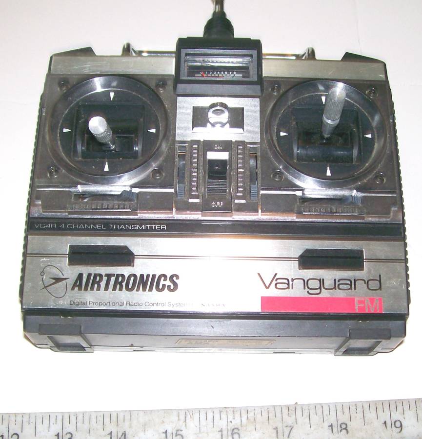 Radio Airtronics Vanguard Sanwa VG4R de 4 canales para avión a control remoto R/C