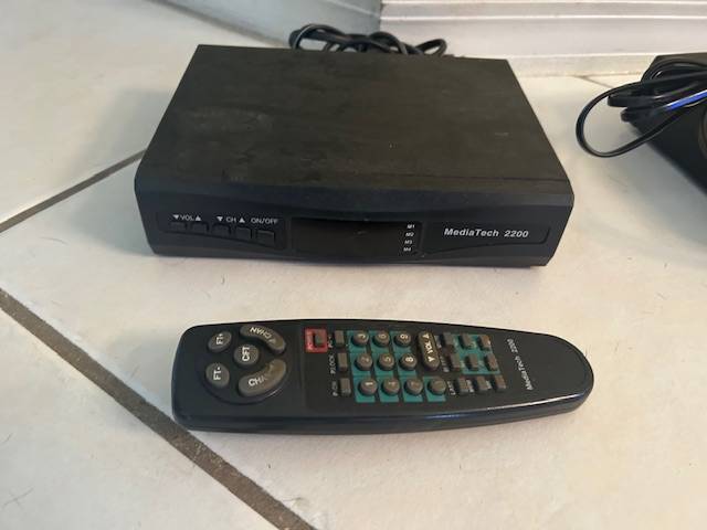Media Tech 2200 Universal Cable Analog Converter with Remote