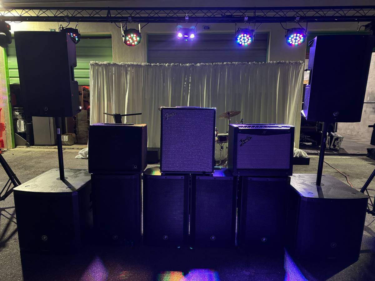 Alquiler de Equipos de Música, Ingeniero de Sonido, Banda de Reggae, DJ e Iluminación.