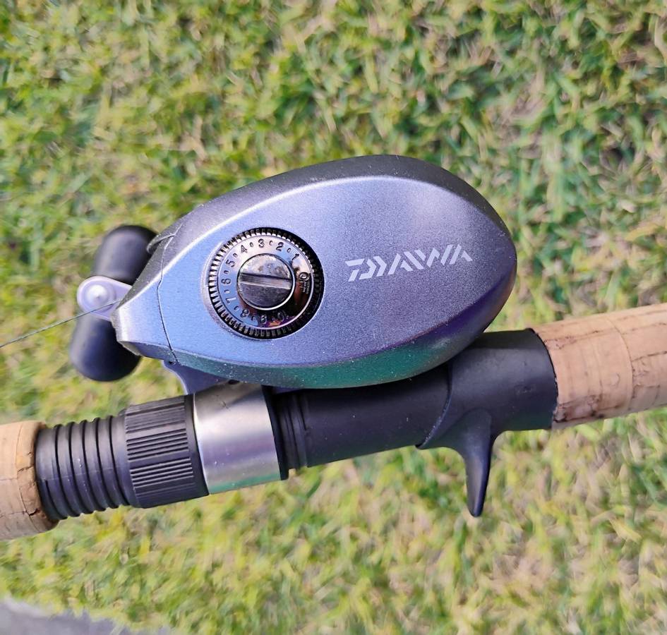Combo de Carrete Baitcaster Daiwa Lexa 400HS-P