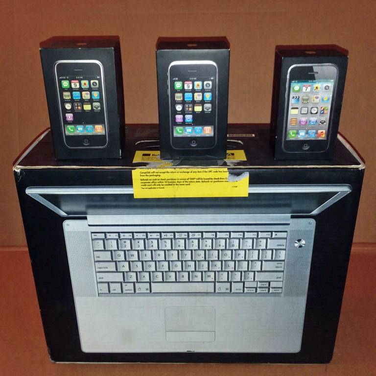Cajas de Apple iPhone y Powerbook antiguas