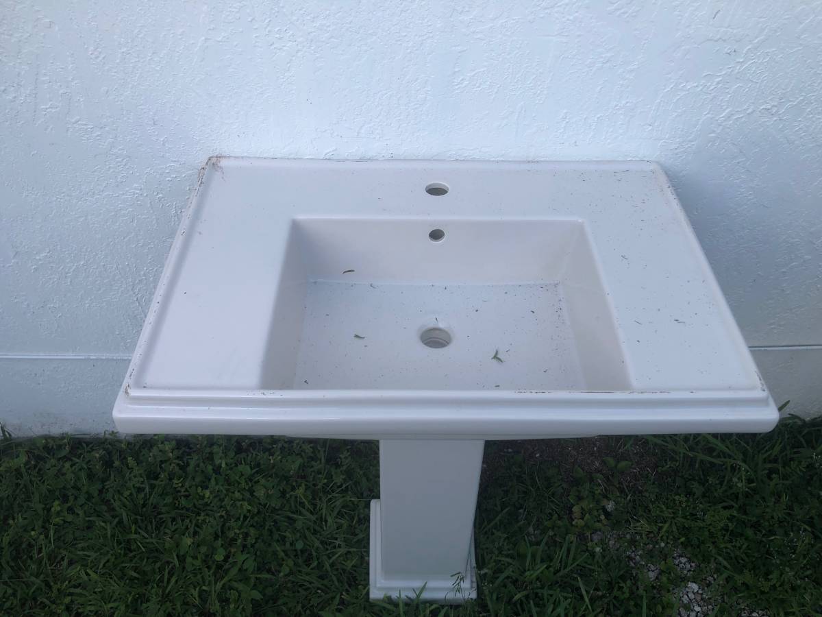 Lavabo de pedestal a la venta