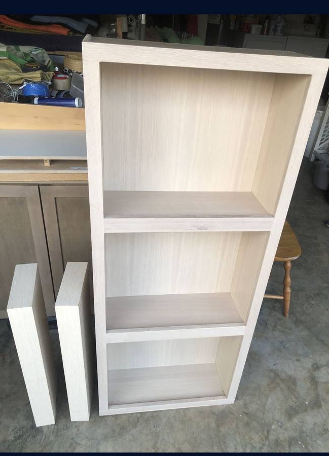 Gabinete de estantes abiertos de 57" x 24" x 9" con 2 estantes flotantes de 9" de profundidad 3" x 27