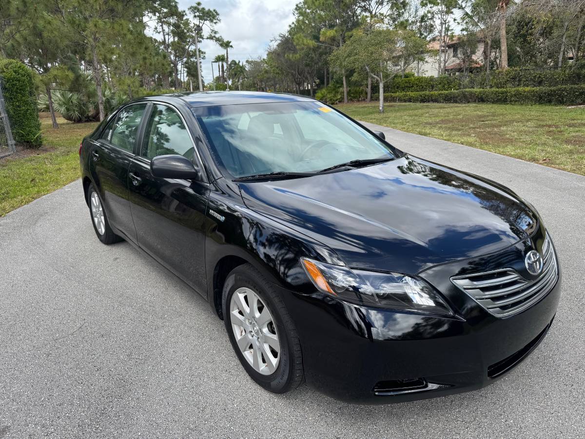 2008 Toyota Camry XLE Hybrid Sedan - $3,800