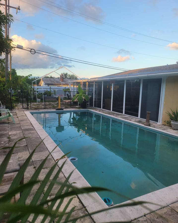 Casa en Palm Beach con piscina 3/2 y 4/2 cerca del centro, playa, tenis y golf