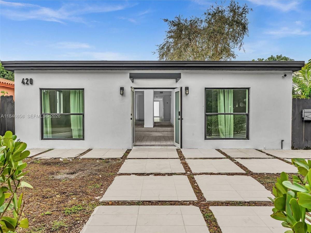 Casa de 5 habitaciones y 3.5 baños en El Portal - Piscina