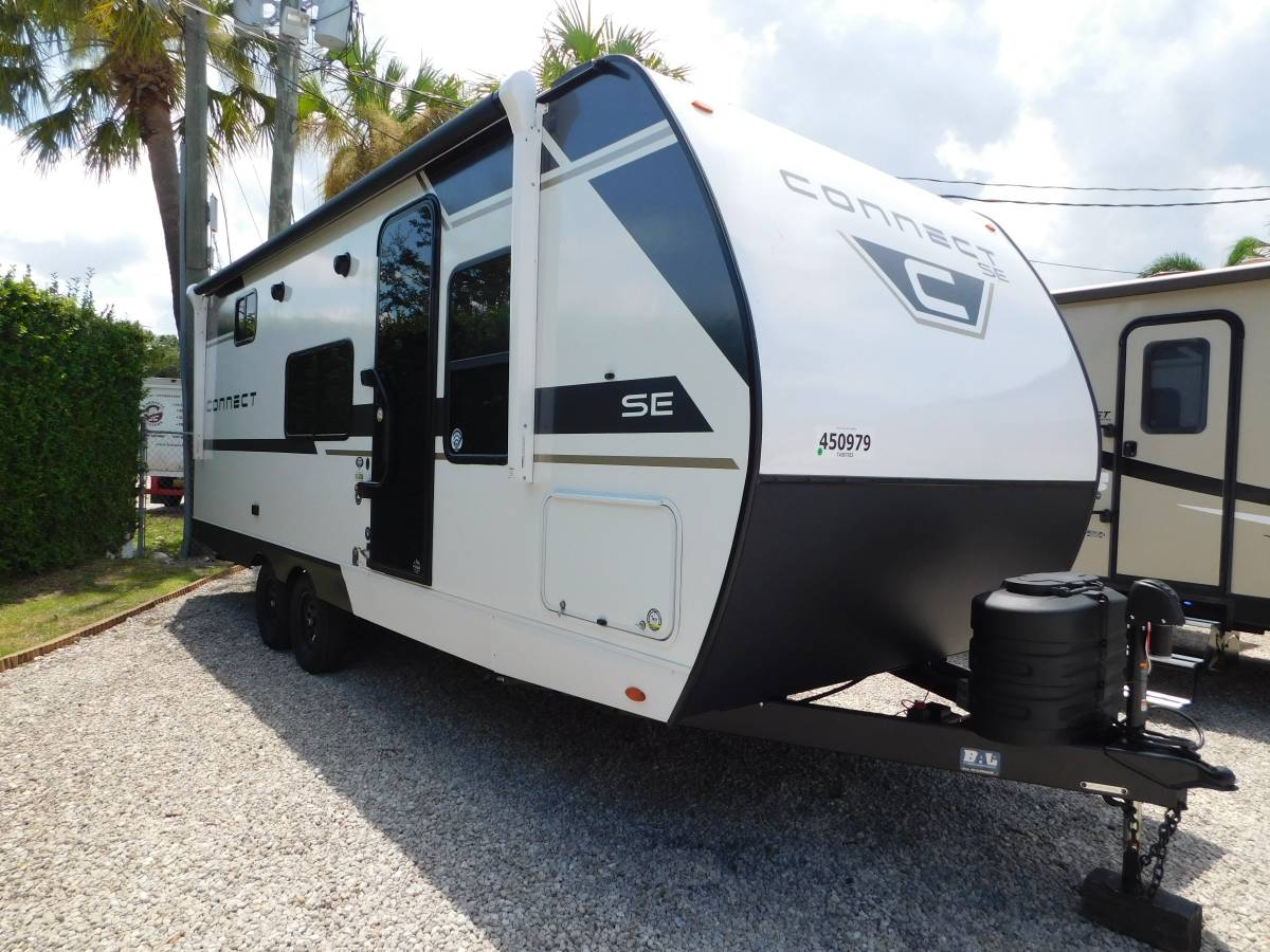 KZ Connect SE C211MKSE Casa rodante con cocina trasera