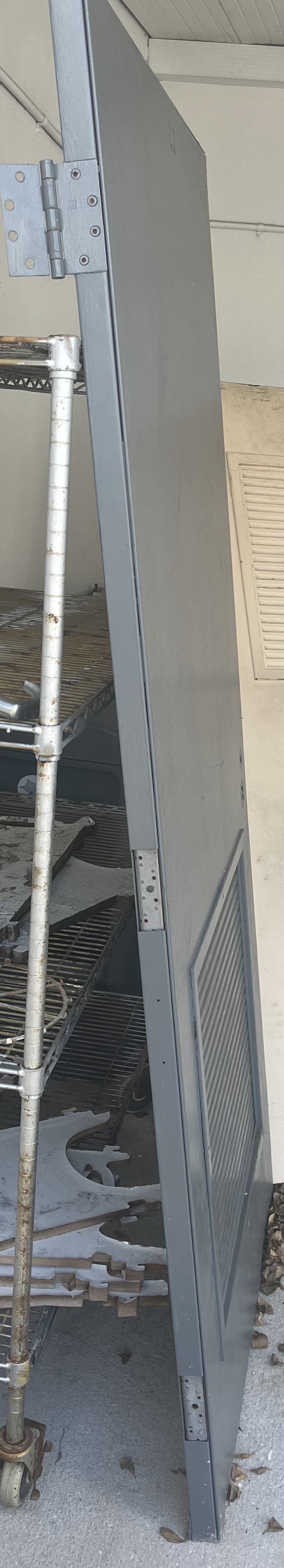 Puerta de Metal Comercial con Ventilación (36" x 84") / Heavy Duty Metal Door with Louver