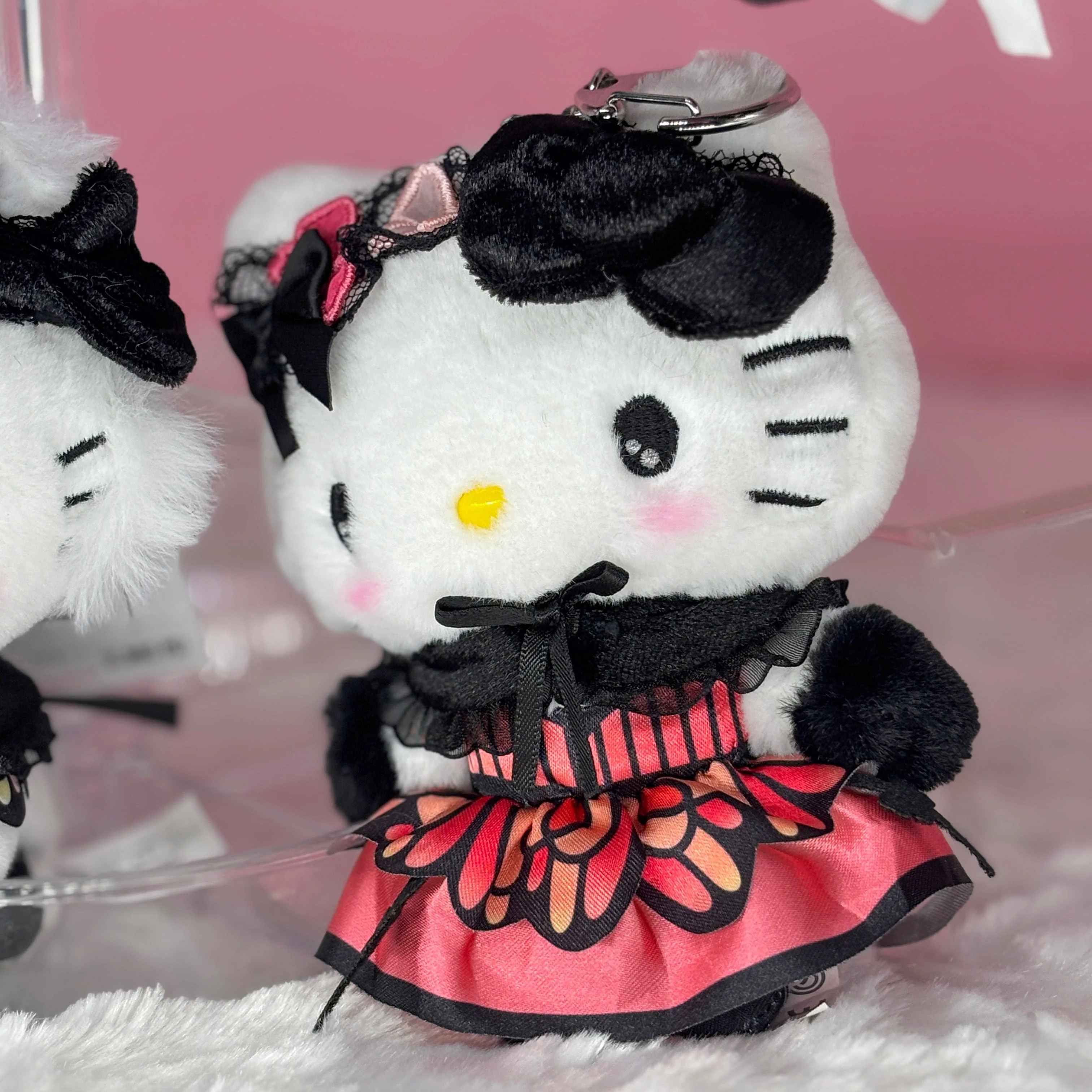 Llavero de Peluche de Hello Kitty (Serie Mariposa Oscura)
