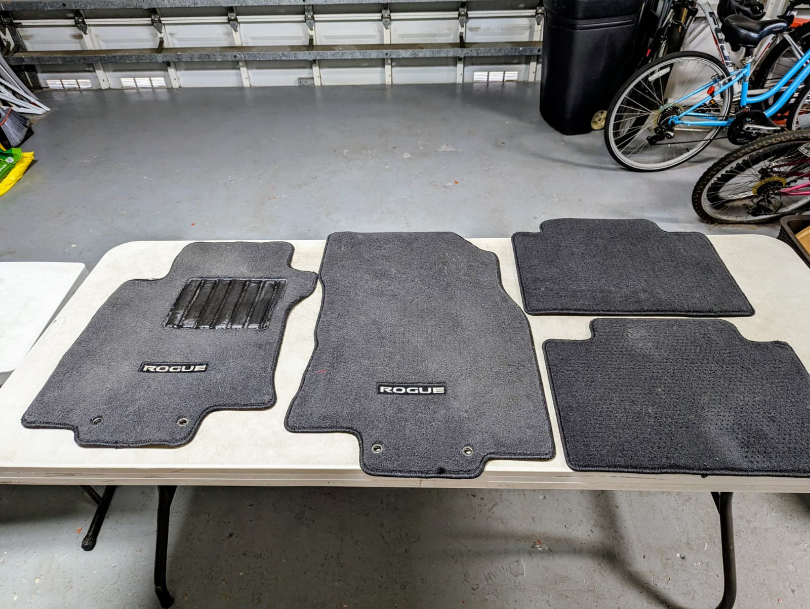 Juego de 4 Alfombras Originales Nissan Rogue 2018