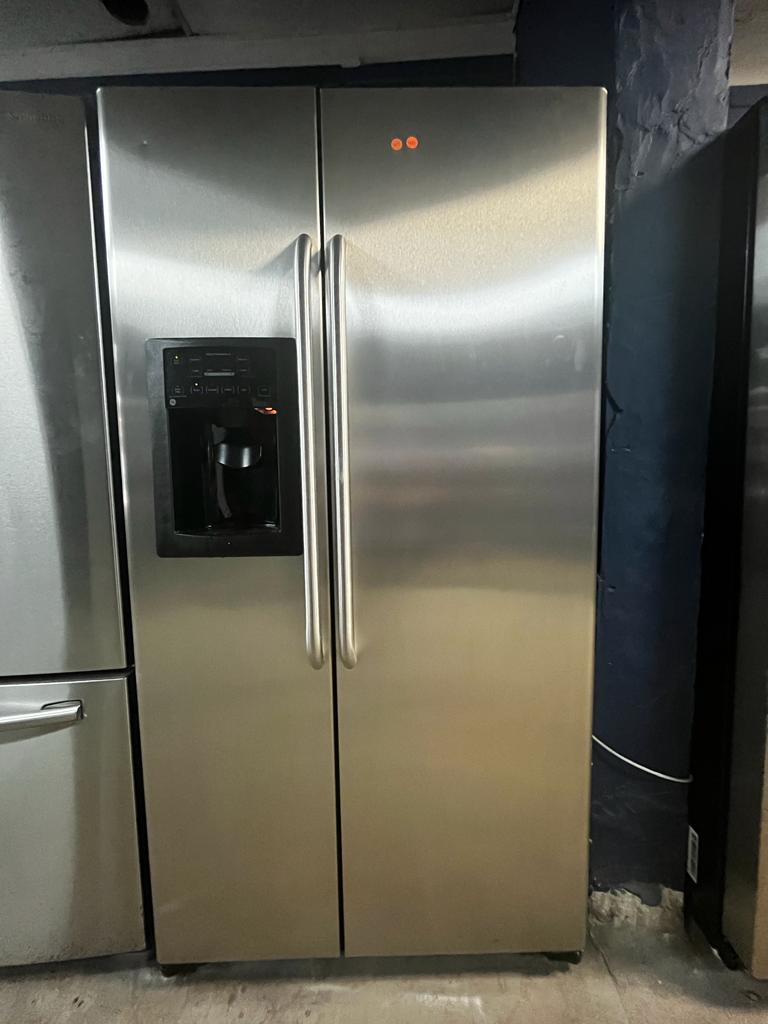 REFRIGERADOR DE DOS PUERTAS DE GE
