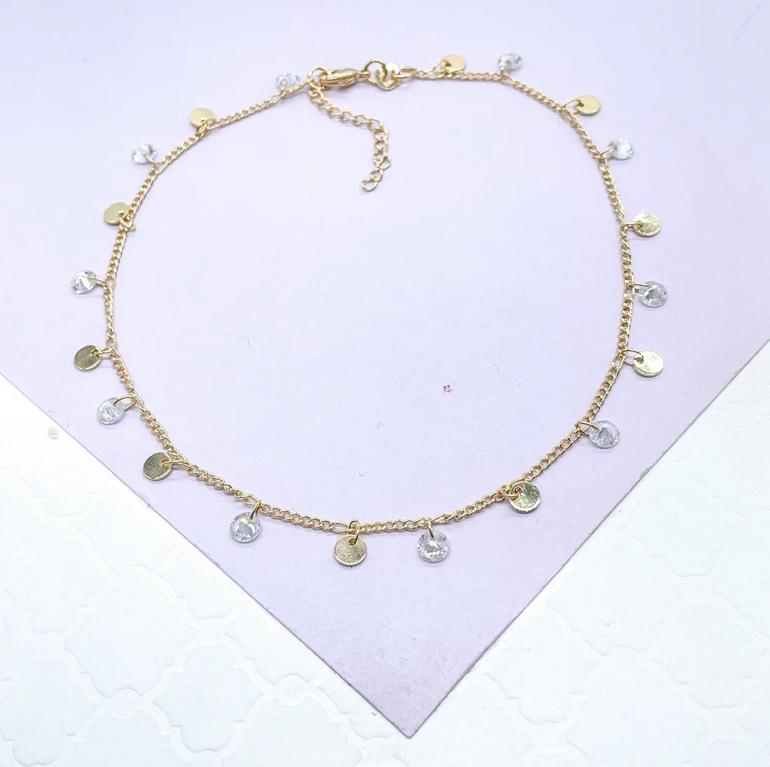 Tobillera de cadena Figaro rellena de oro de 18 quilates con discos lisos y piedras CZ