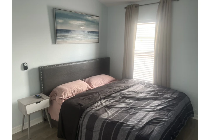 Rento cuarto para dama