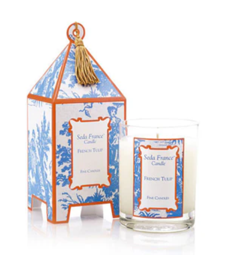 Vela en caja tipo pagoda con tulipanes franceses