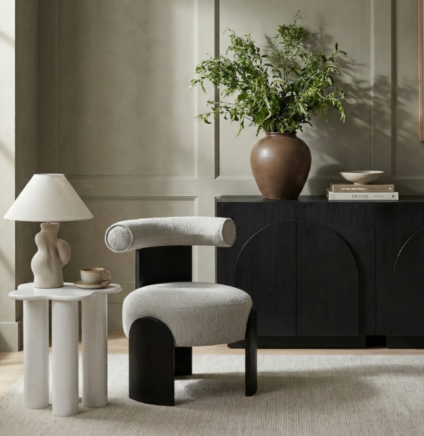 Silla tapizada con tejido de lino texturizado