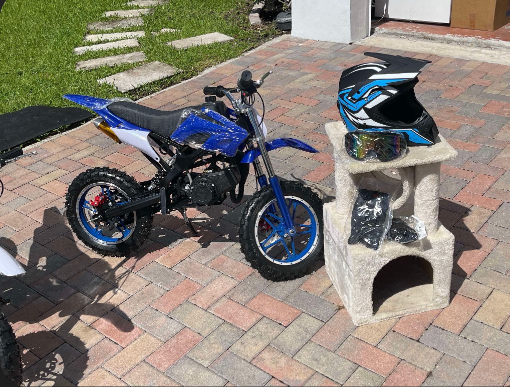 Motos para niños de 5 a 12 años automaticasde 49 cc La moto viene con su casco guantes y gafas