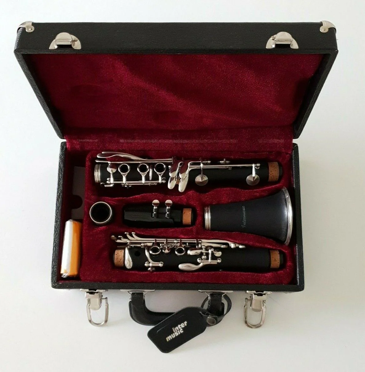 Clarinete con estuche, completo