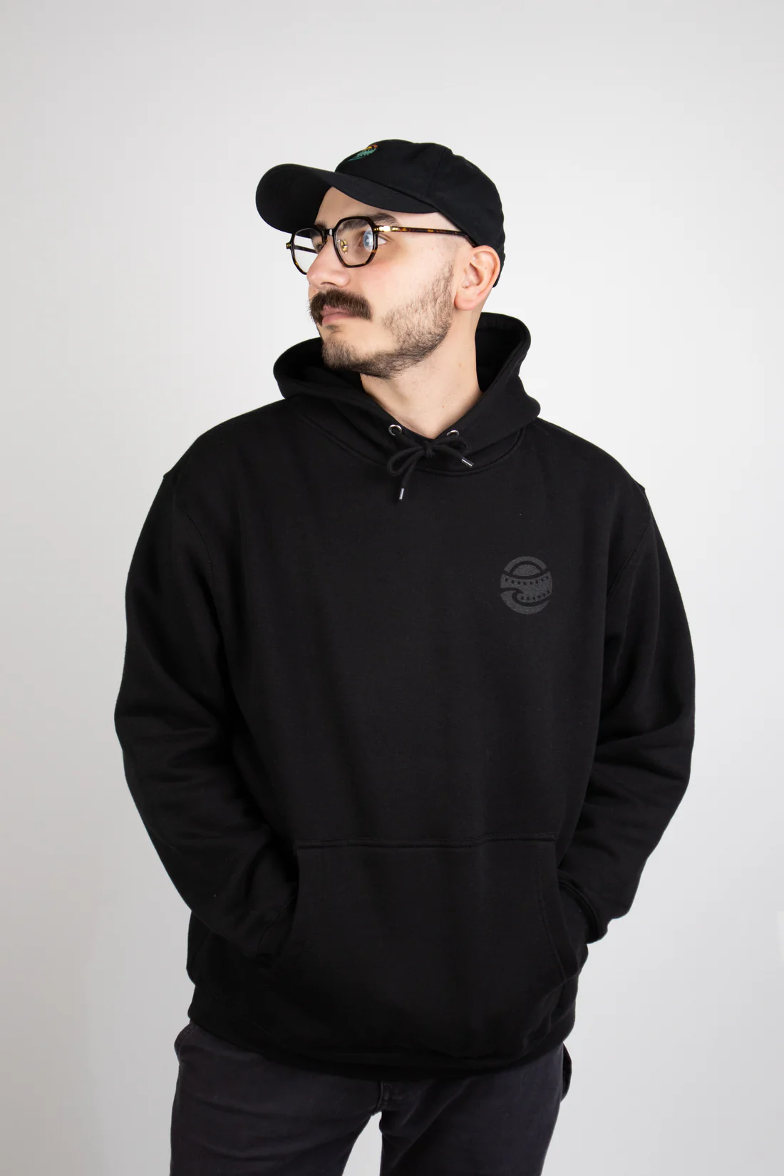 Sudadera con capucha One Stop Shop, negro sobre negro