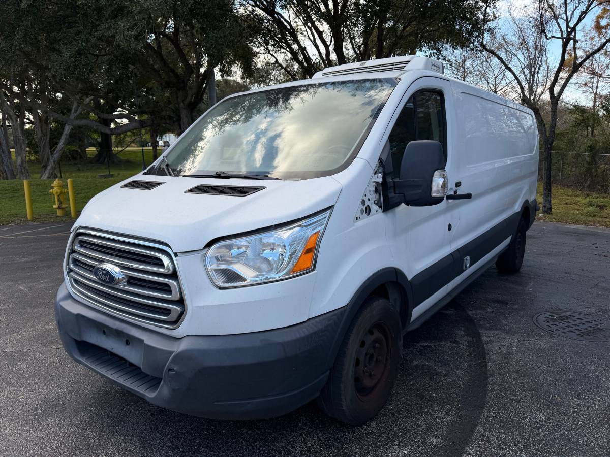 Ford Transit 150 2018 – Techo bajo, equipado con Thermo King – Financiamiento fácil, $2,000 de enganche