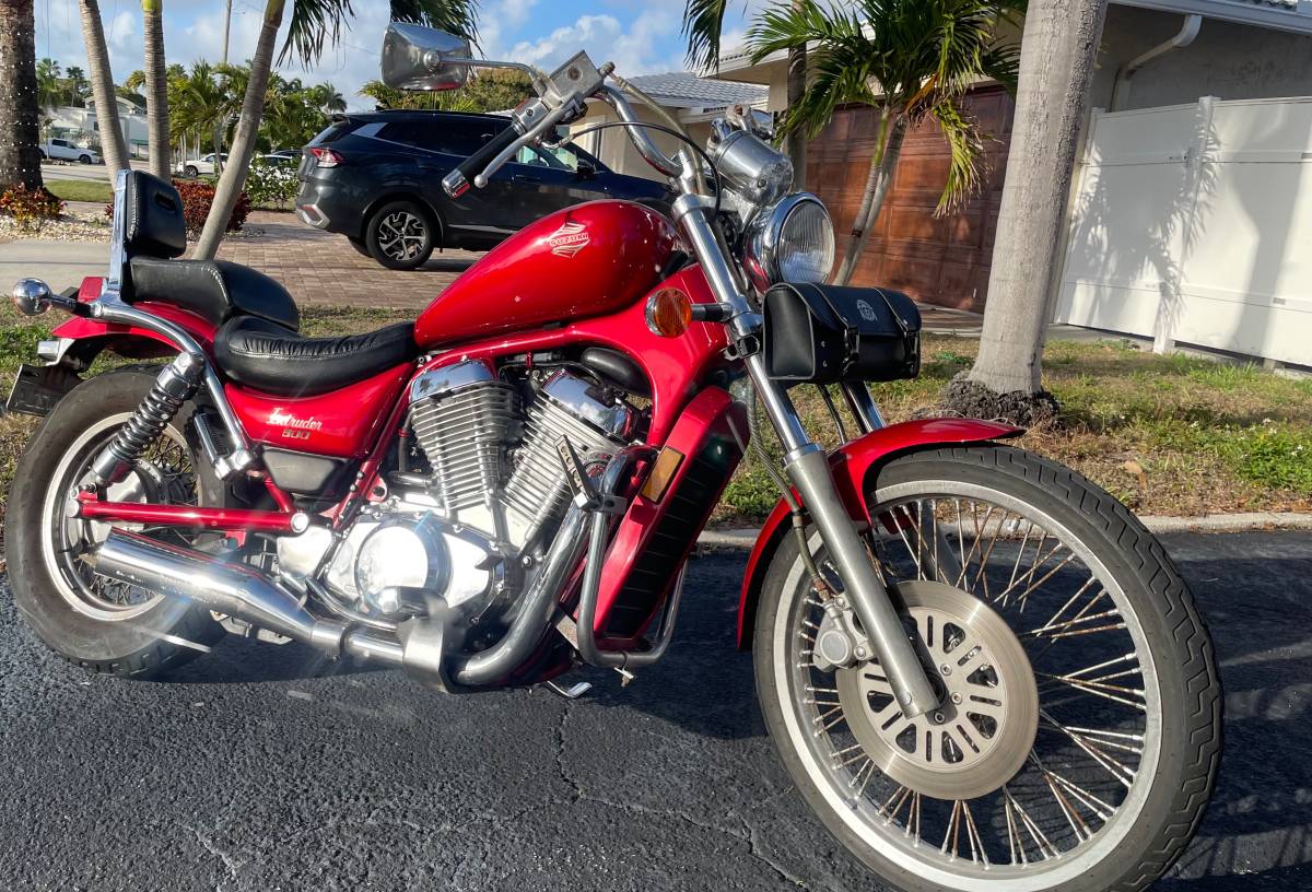 1994 Suzuki Intruder 