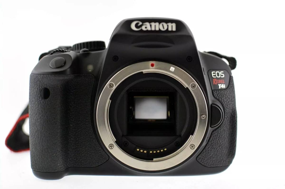 Cámara Canon EOS Rebel T4i DSLR con lente 18-55 mm – $250