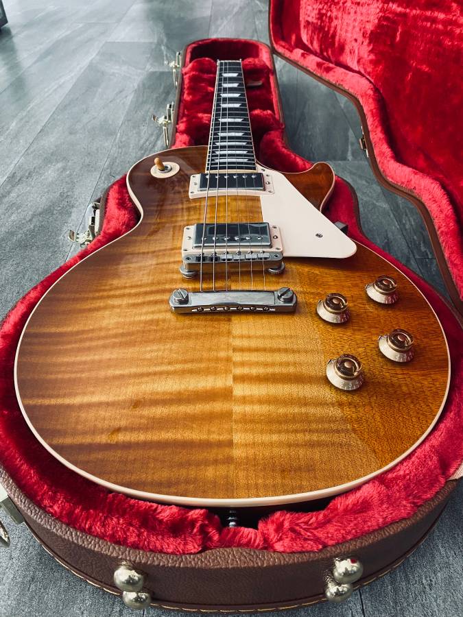 2 guitarras - Gibson Les Paul Standard años 60, modelos 2020 y 2022