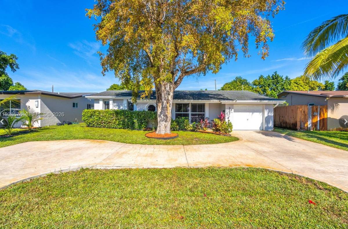 CASA EN ALQUILER – ESTE DE US-1 | CERCA DE LA PLAYA | PISCINA