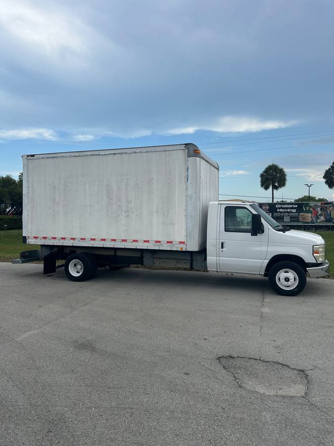 Ford E450 2011 – Camión de caja, título limpio, odómetro 98,000 millas