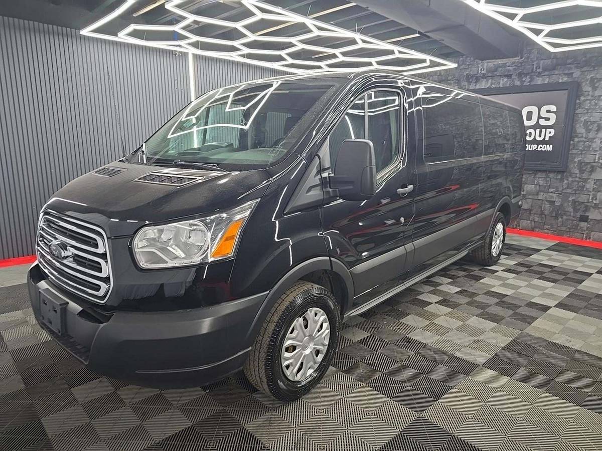 Ford Transit T350 2019 – 15 pasajeros, techo bajo, un solo dueño, título limpio, bajo kilometraje
