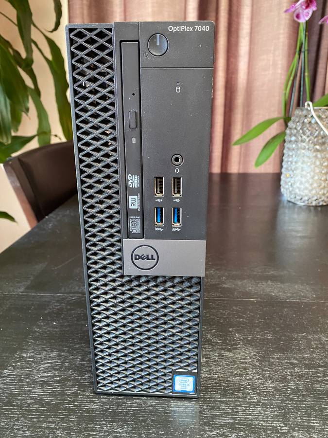 Computadora Dell Optiplex 7040 SFF con teclado y mouse – $99