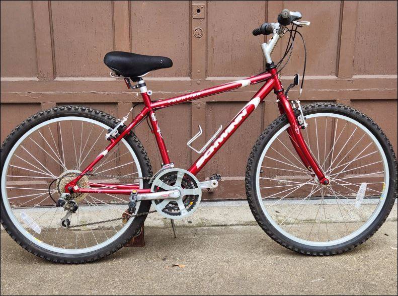 Bicicleta Schwinn Frontier – $177