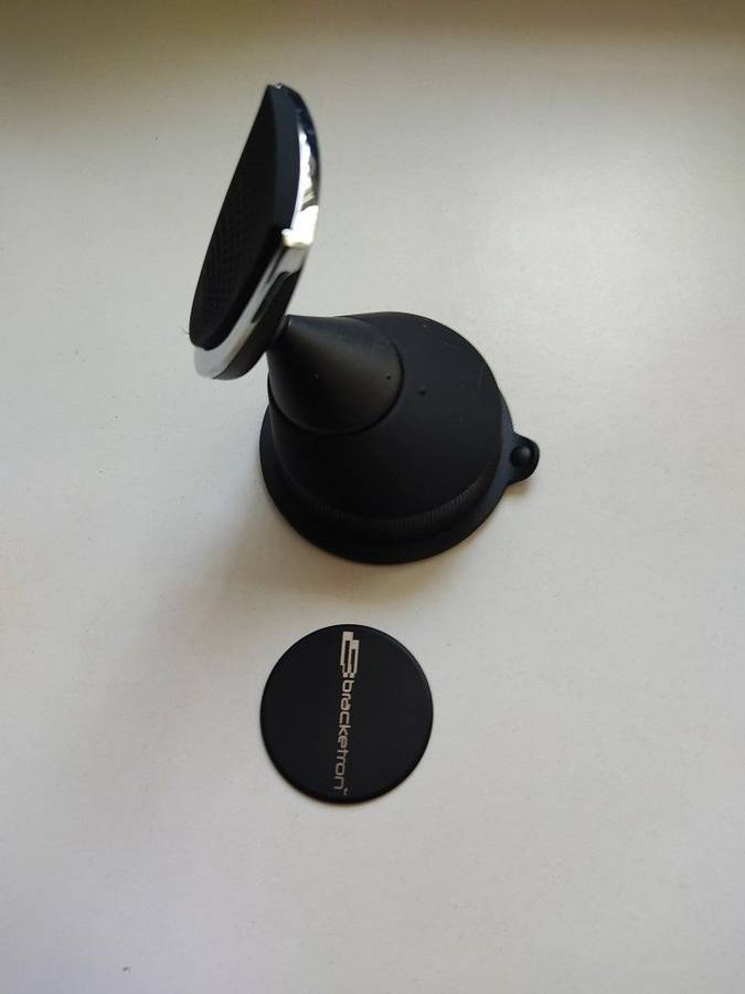 Soporte para celular para salpicadera/parabrisas en venta ($2 cada uno)