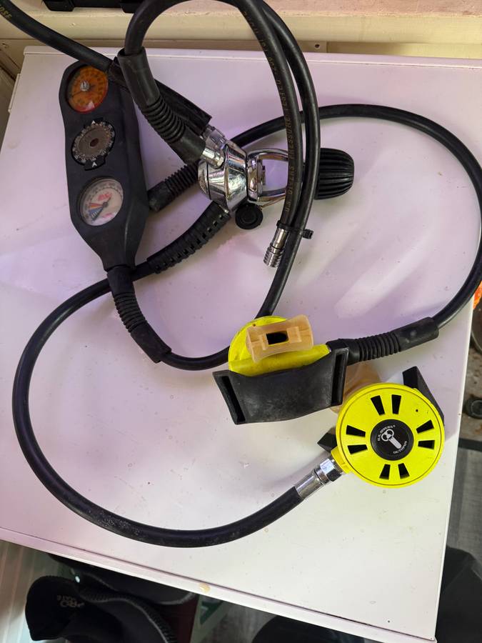 REGULADOR Y COMPUTADORA DE BUCEO