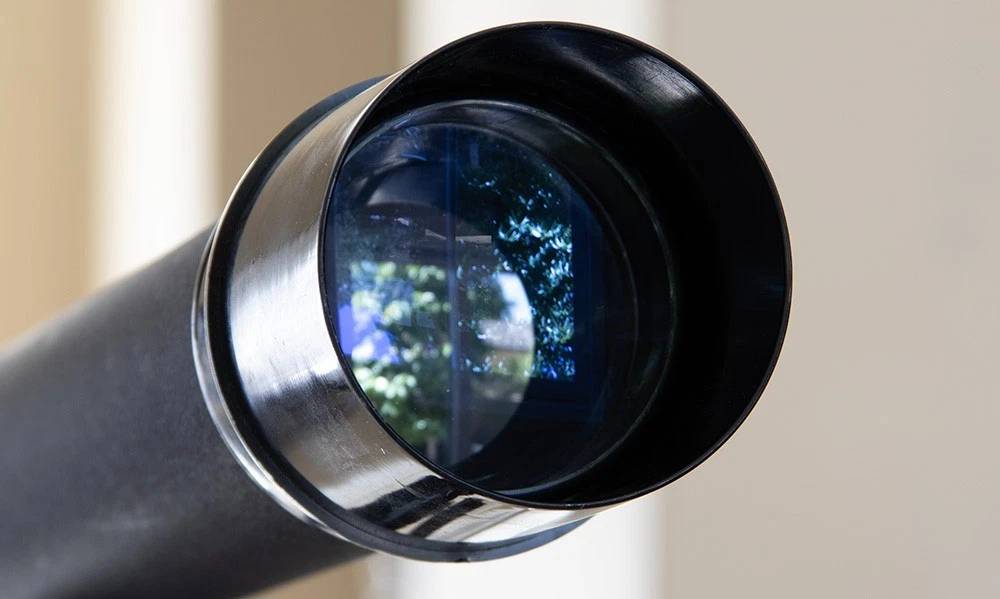 Potente y claro telescopio monocular Bushnell 20-60x60 con óptica recubierta