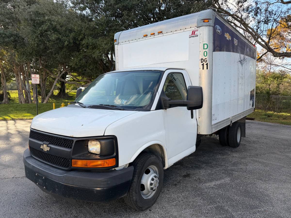 Chevrolet Express 3500 Cutaway 2015 – Financiamiento fácil, $2,000 de enganche – $6,999