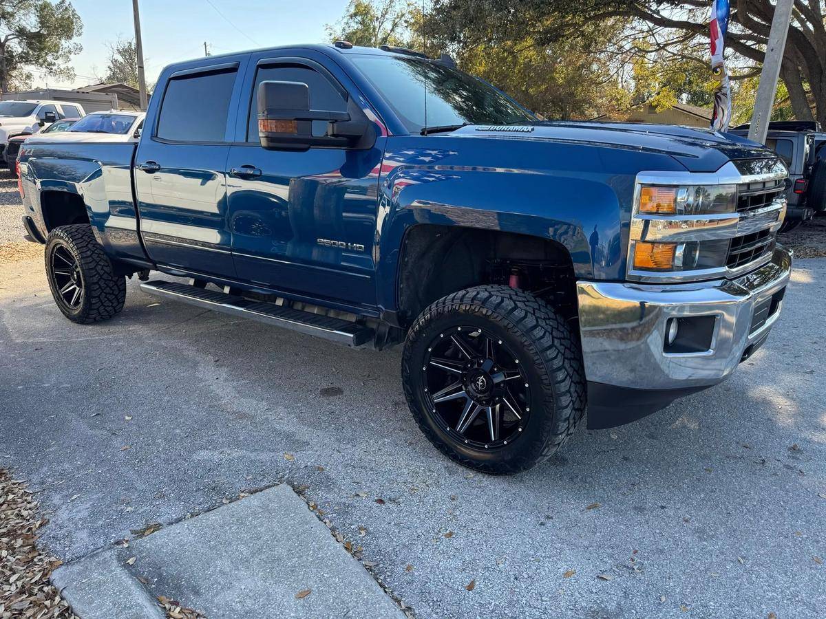 Chevrolet Chevy Silverado 2500 HD Cabina Doble LT Pickup 4 puertas 6 1/2 ft