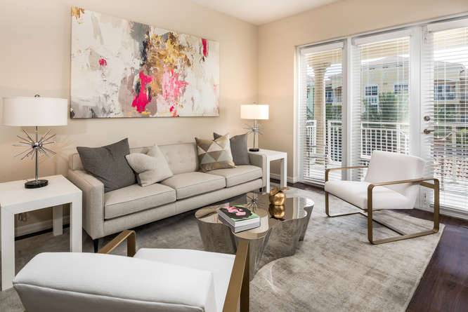 $3,220 / 2 habitaciones – Apartamento de lujo de dos habitaciones y dos baños, mudanza inmediata, dos semanas gratis