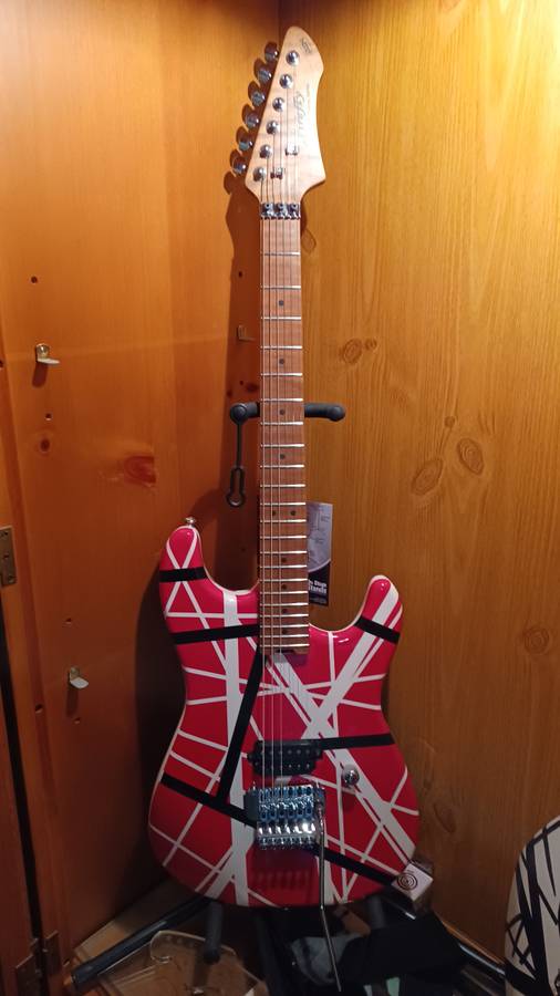 Guitarra estilo EVH Firefly