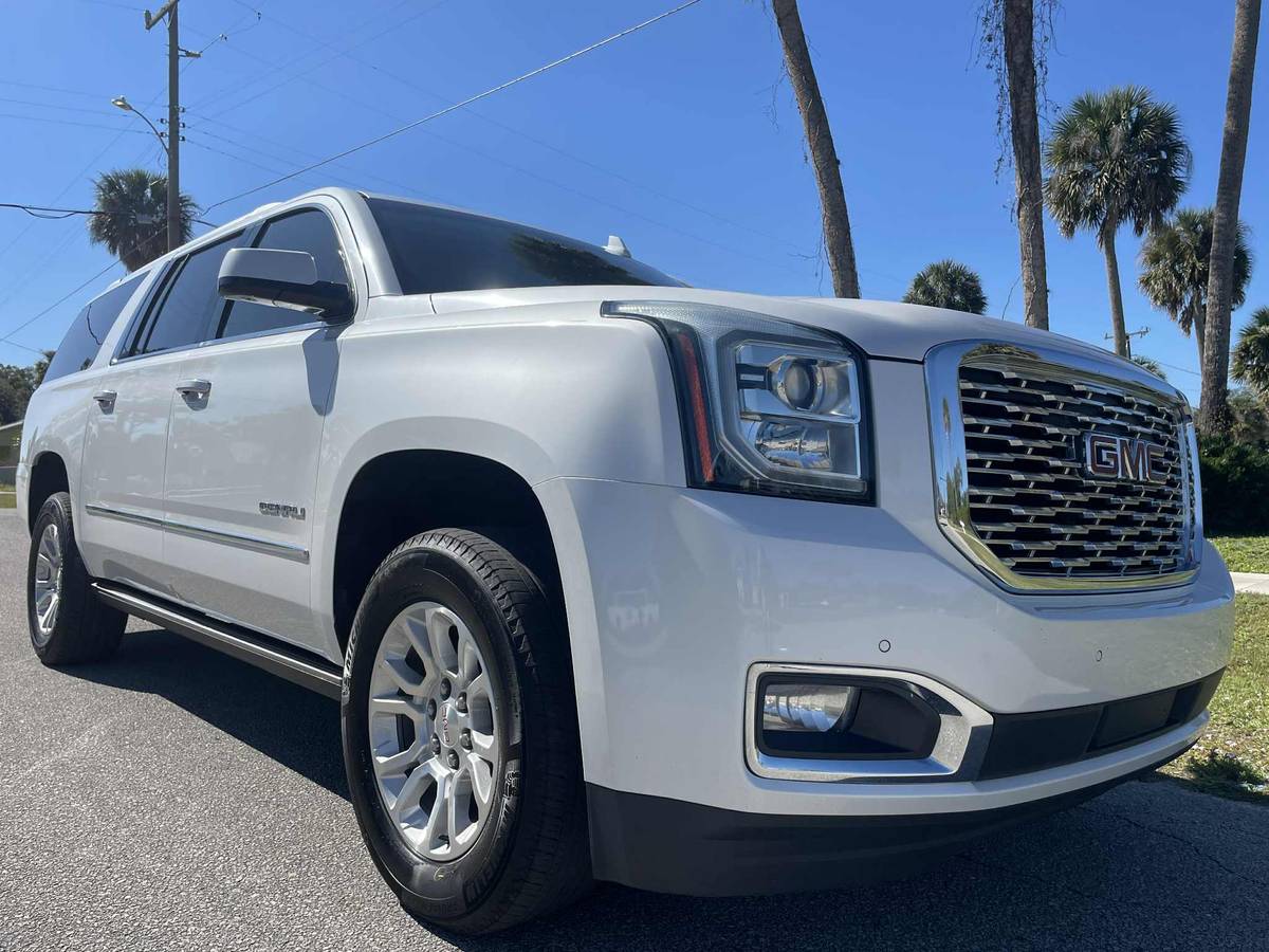 GMC Yukon XL Denali 6.2L V8 Cuero 3ª Fila Portaequipaje Paquete de Remolque